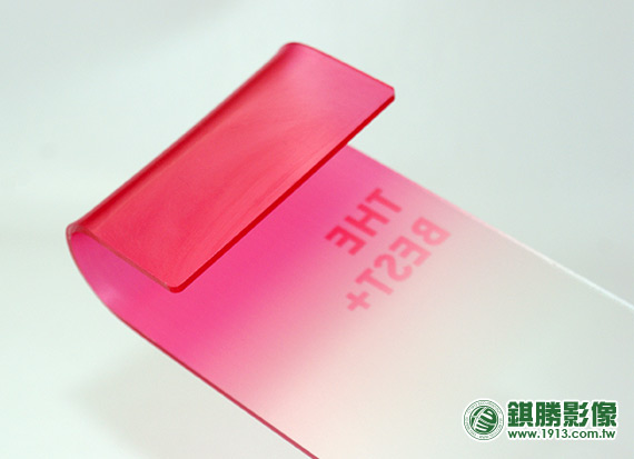 UV數位直印全彩壓克力彎折吊牌