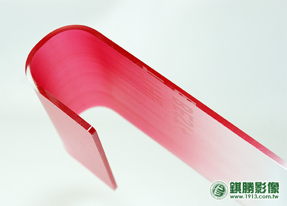 UV數位直印全彩壓克力彎折吊牌